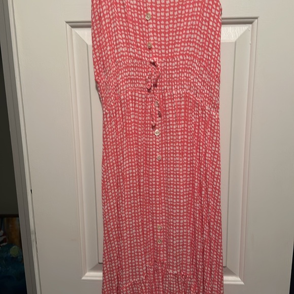 Like new pink and white sundress. The front is higher than the back. - Picture 3 of 7